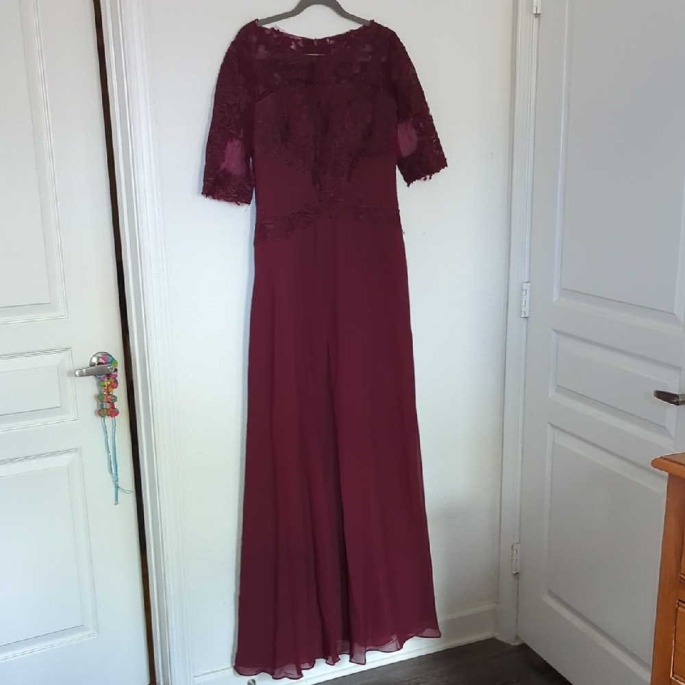Elegant Burgundy Lace Evening Gown Wedding Guest Dress